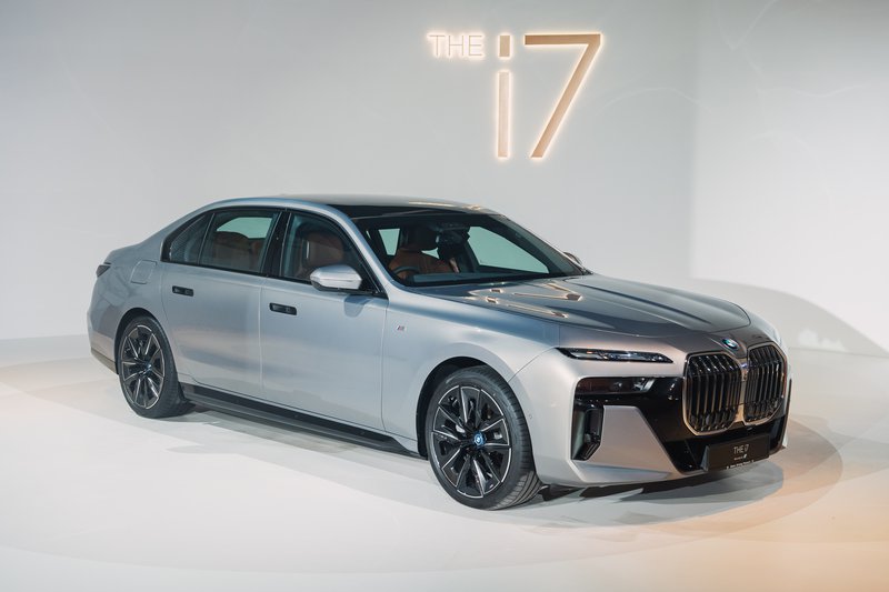 06. BMW Group Malaysia Takes Lead in the Premium EV Segment amidst Outstanding EV Deliveries in 2023.jpg