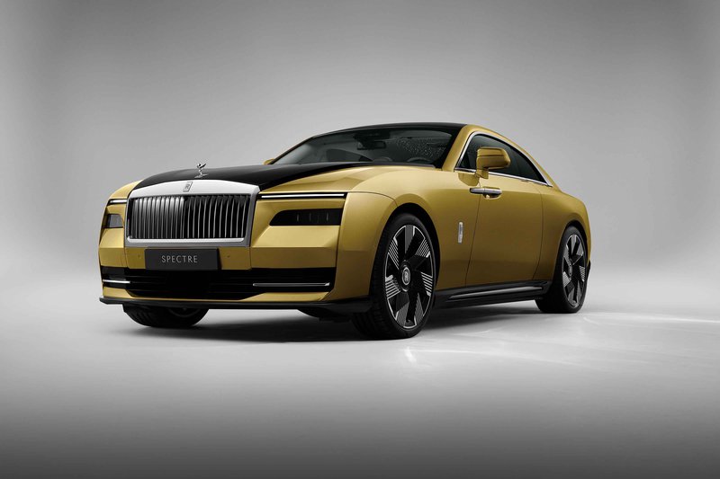 1_SPECTRE UNVEILED – THE FIRST FULLY-ELECTRIC ROLLS-ROYCE_FRONT 3_4.jpg