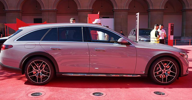 ▲Mercedes-Benz E-Class All-Terrain车侧设计。