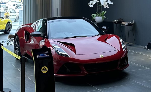 20230919_Lotus-Emira-Magma-Red-2.jpg