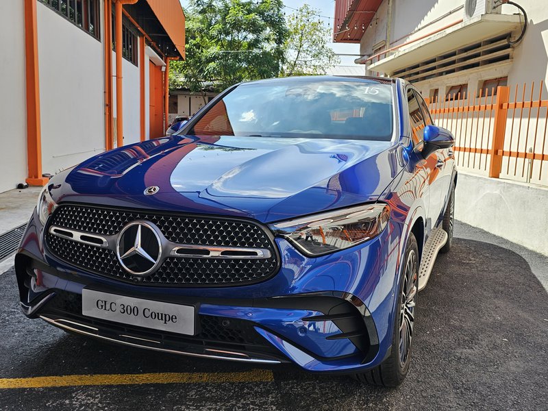 ▲马赛地GLC 300 4MATIC Coupe 车头标志性星辉格栅,并采用数码LED矩阵头灯。