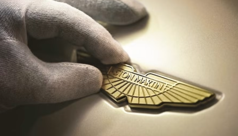 ▲以24K镀金打造的飞翼厂徽是特仕外观焦点所在。