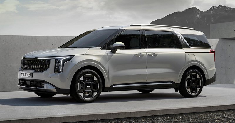 ▲直立式LED头灯已成为Kia新世代家族化设计语汇。上图为小改款Sorento,下图则为小改款Carnival。(图:Kia)