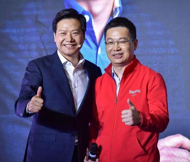 ▲小米董事长兼CEO雷军(左)与小米集团副总裁卢伟冰近日透露,正在研究小米汽车何时进入欧洲市场。