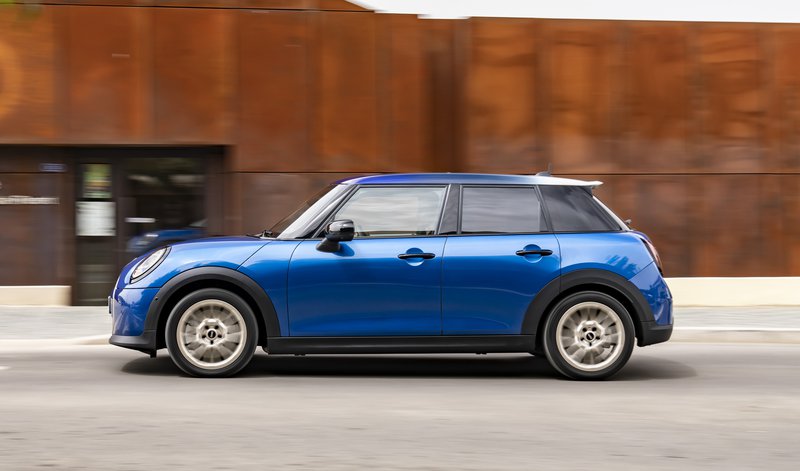 20241010 MINI Cooper S 5-Door 04.jpg