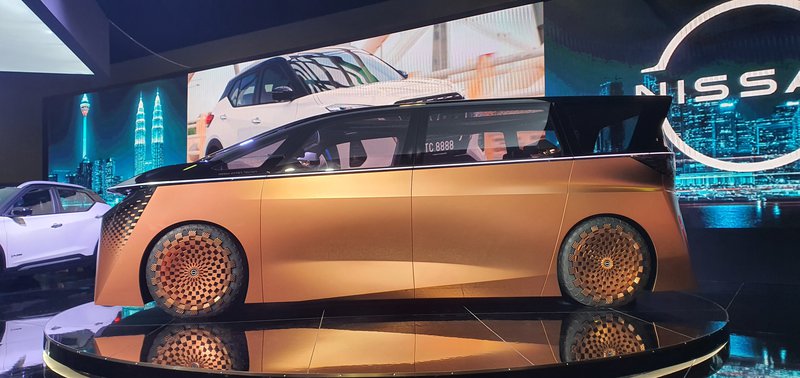 20241204_nissan hyper tourer_01.jpg