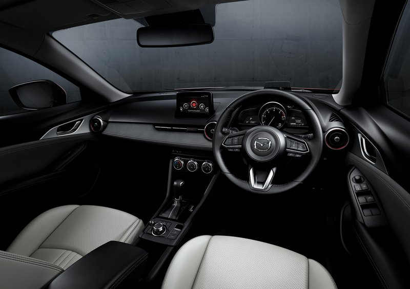 ▲内装方面,CX-3大改款将引入更先进的技术配置与高品质用料。图为现行版