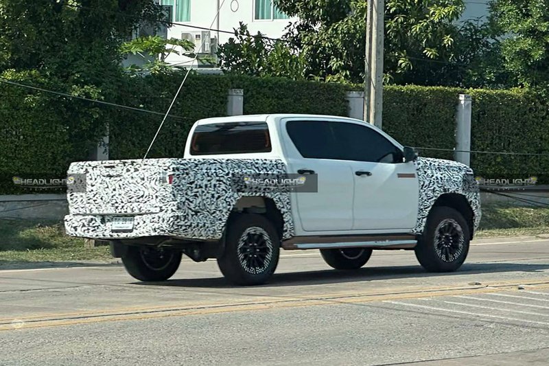 20250120 Toyota Hilux 03.jpg