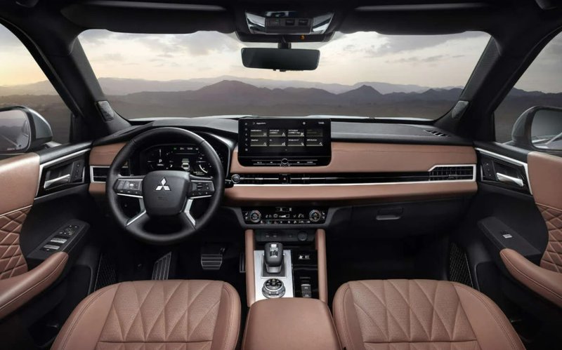20250319_Outlander PHEV_03.jpg