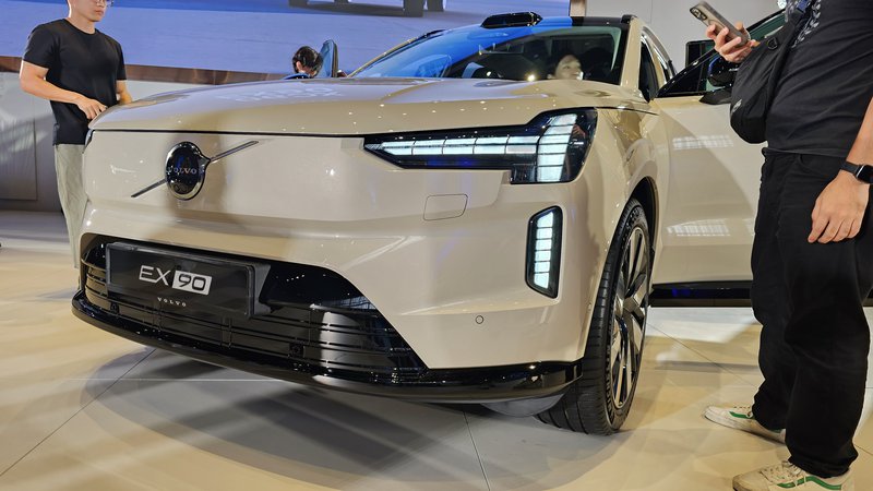 20250410_2025 Volvo EX90_02.jpg