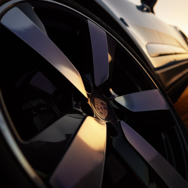 20250508-LUXURY-Ferrari.jpg