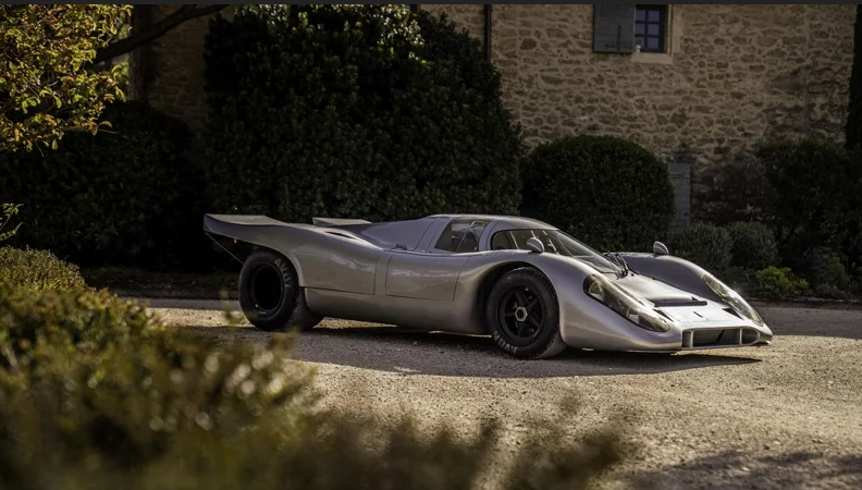 ▲约半世纪前,搭载 V12 引擎的 Porsche 917 在一位身分显赫的车迷资助下,经原厂改装后成功取得合法上路资格,成为经典传奇中的特例。