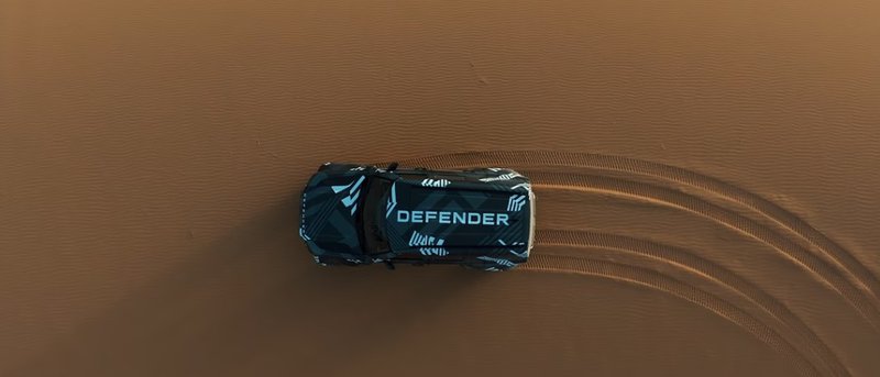 ▲Defender Rally 车队于极端沙漠环境中展开测试,提前模拟 2026 年 1 月达卡拉力赛的严峻挑战。