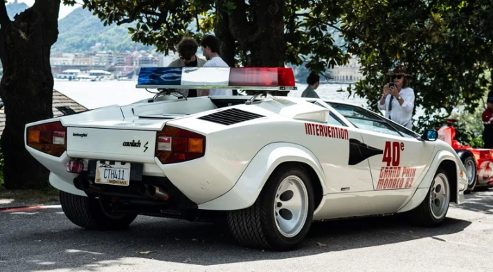 ▲1980 年款 Lamborghini Countach,曾作为摩纳哥F1赛事的安全车,展现经典赛车历史风采。(图:取自 motortrend.com)