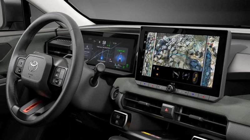▲Mazda CX-5 测试车内装局部曝光，传出将与Toyota RAV4 共用中控屏幕与车载系统。
