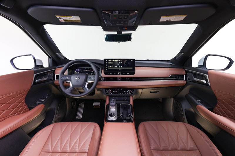 2025 Outlander new interior from rear.jpg