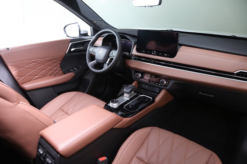 2025 Outlander new interior from side.JPG