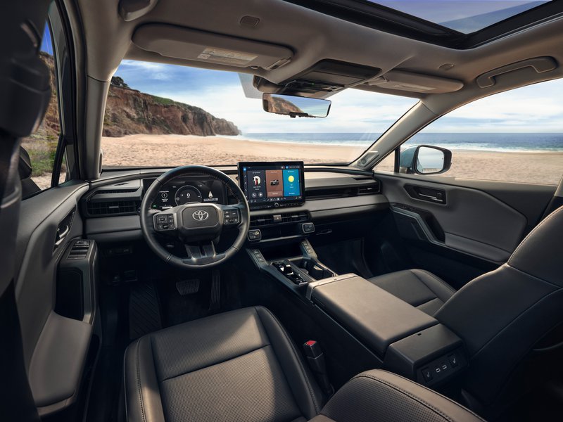 2026-Toyota-RAV4_Limited_0011.jpg