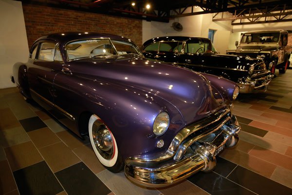 AA1940s-Oldsmobile-98-Fastback_CK_9175.jpg