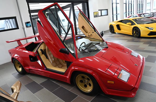 AA1980s-Lamborghini-Countach.jpg