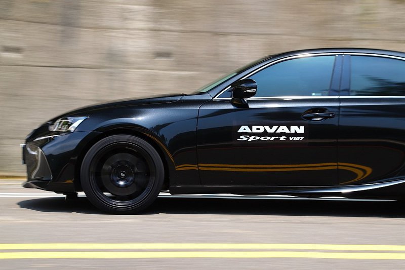 ADVAN Sport V107B.jpg