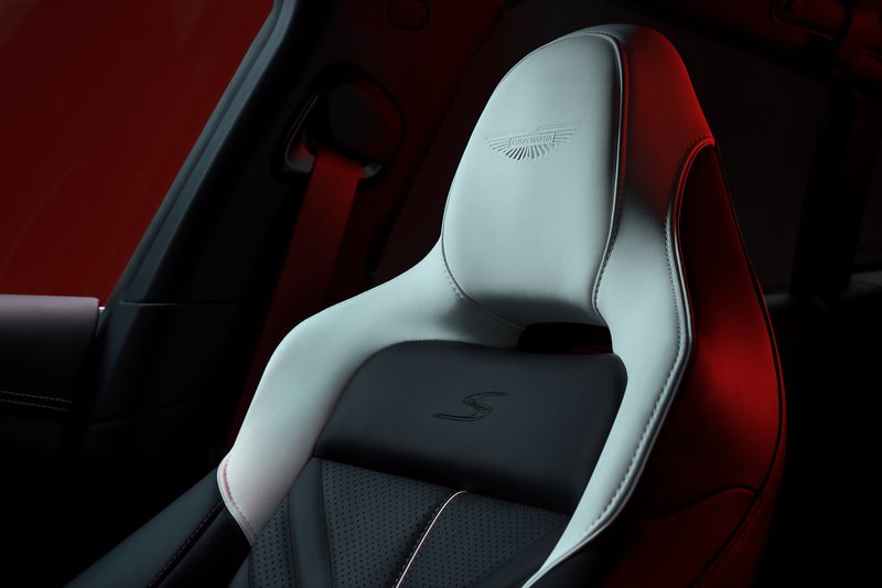 Aston_Martin_DBX_S_19.jpg