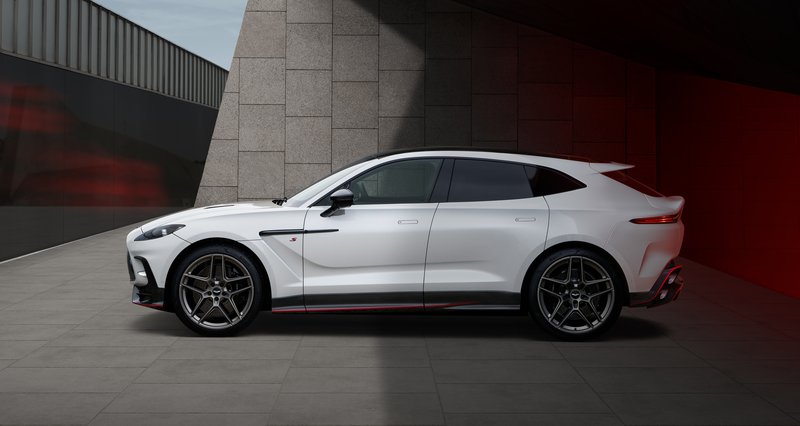 Aston_Martin_DBX_S_5.jpg