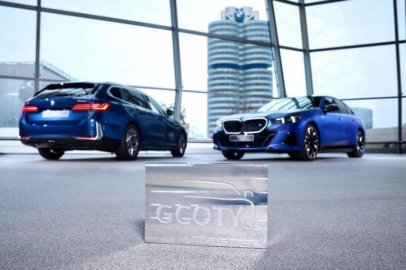 ▲全新世代BMW 5系列在40位专业评审团评选之下成功脱颖而出，透过凌驾于对手之上的动态操控、长途行驶时的舒适性、拥有强大机能性的空间运用与强大数码创新科技成功击败对手，成功拿下German Car of the Year 2025德国年度风云车奖项。