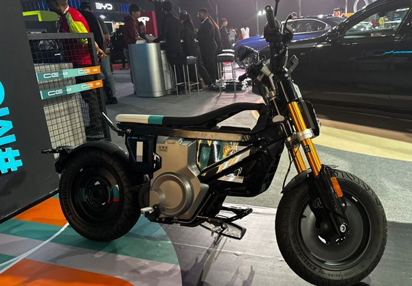 BMW-CE-02-02.jpg