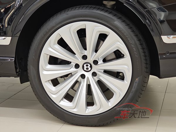 Bentley-Bentayga-EWB-Azure-04.jpg