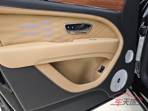 Bentley-Bentayga-EWB-Azure-10.jpg