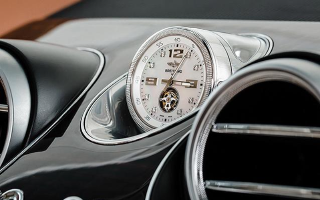 ▲00车内嵌入Breitling百年灵时钟,选配价高达数十万令吉。