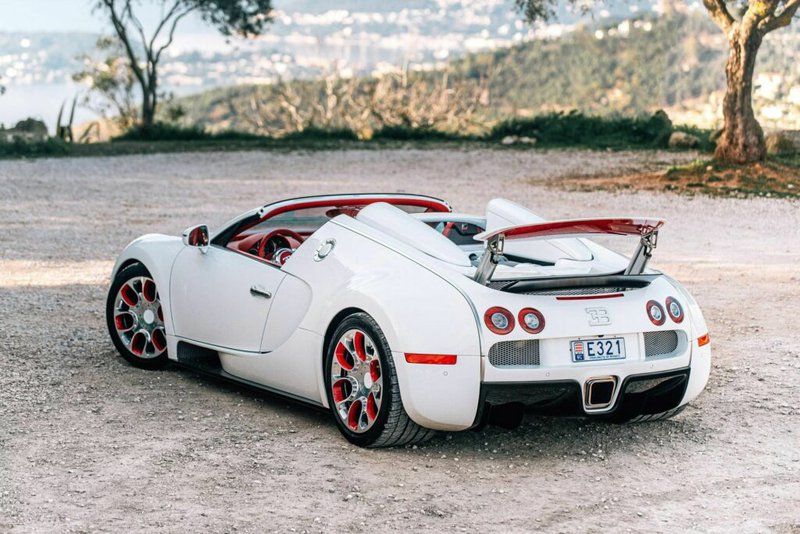 Bugatti-Veyron-Grand-Sport-Wei-Long.jpg