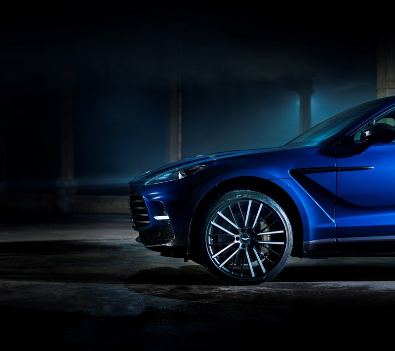 Aston Martin DBX 707