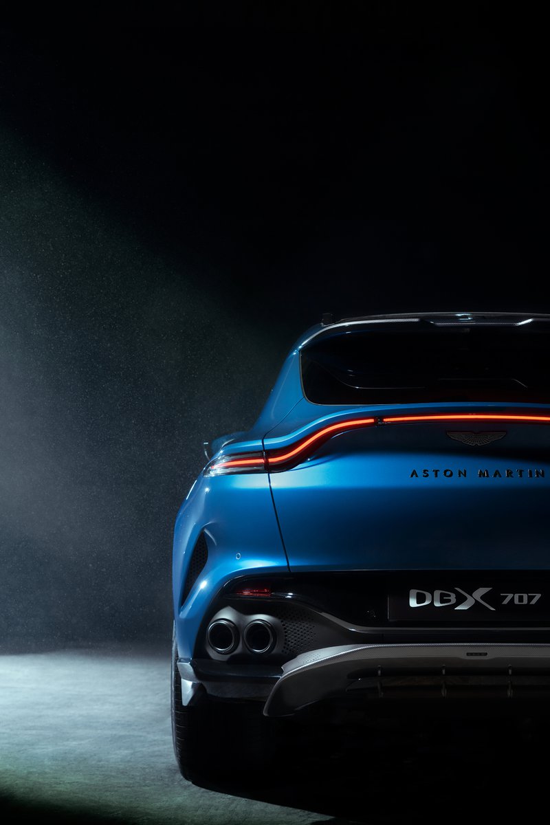 Aston Martin DBX 707