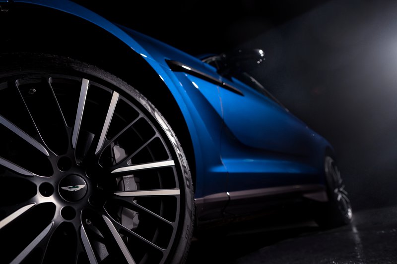 Aston Martin DBX 707