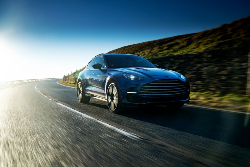 Aston Martin DBX 707