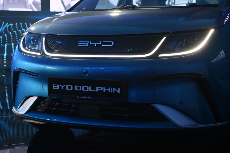 ▲BYD Dolphin造型小巧的头灯组与LED灯。