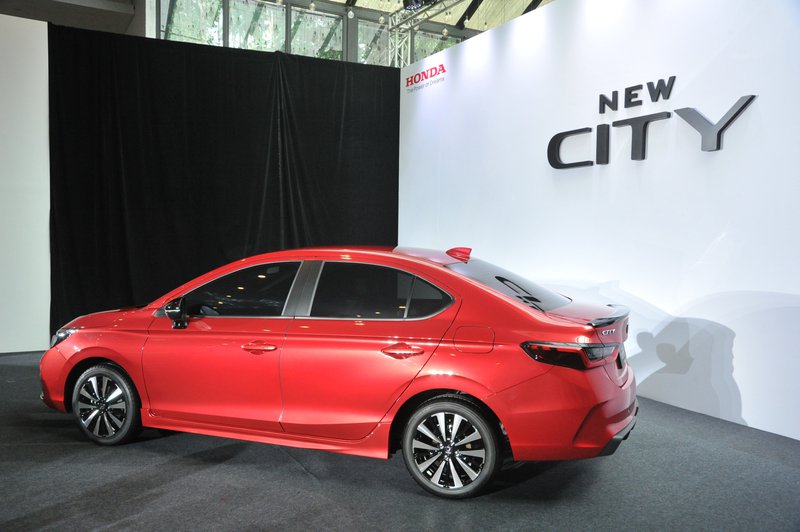 ▲Ignite Red Metallic(红色)车身配色的2024年式小改款Honda City。