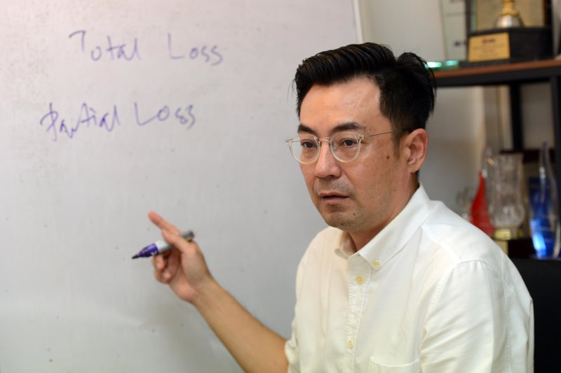 ▲车子在发生事故后,一般是汽车全损和部分损失,保险公司根据车主购买的保费理赔,最终出来的赔偿结果不一。