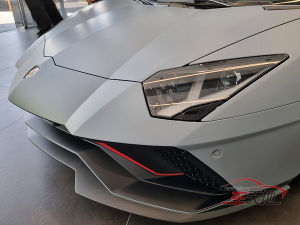 FELAventador05.jpg