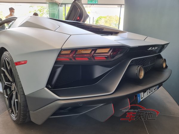 FELAventador08.jpg