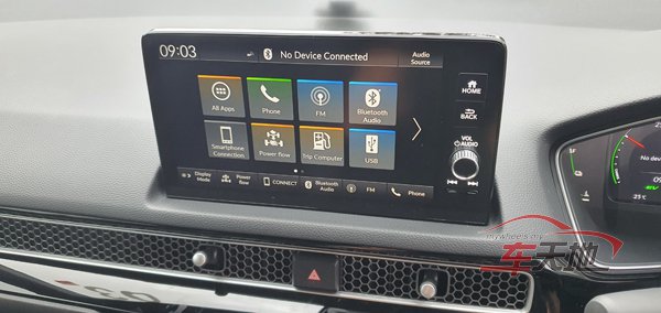 ▲中控台上的娱乐主机支援无线Apple CarPlay，有线Android Auto。