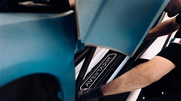 Lamborghini Aventador_TJuxSTY9OZB8Pv_noop.jpg
