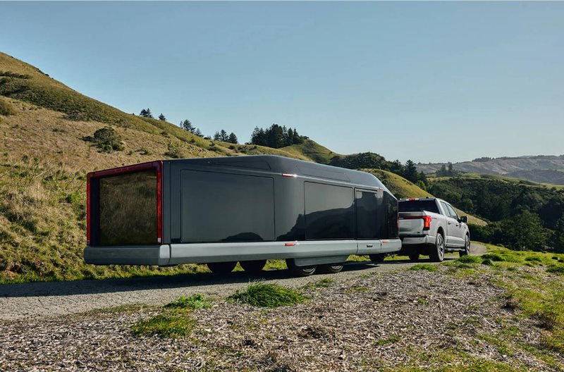 ▲ Lightship推出品牌首款电动露营拖车，本身自带动力，具备近500公里续航。