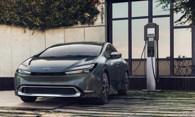 ▲Toyota将打造纯电续航 200 公里的PHEV车款，兼顾电动车与燃油车优势。
