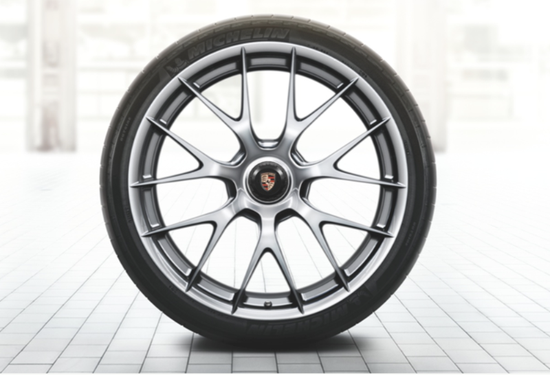 ▲上千万元身价的918 Spyder,这组一体式锻造镁合金轮圈索价5万欧元以上。
