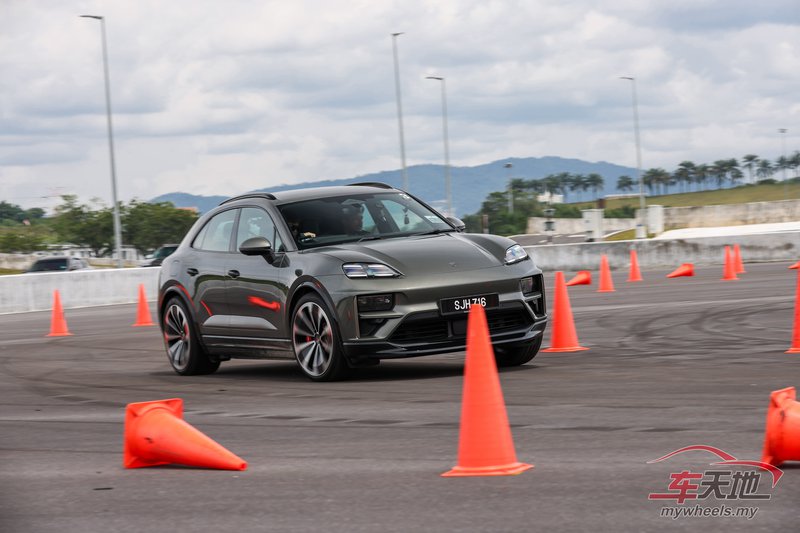 Porsche_Macan_Driving_Experience-9.jpg