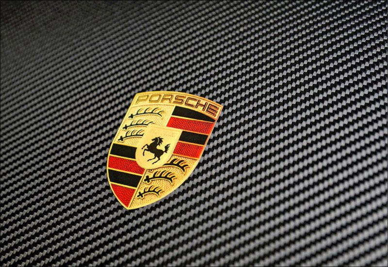 ▲Porsche的盾型厂徽中有大量元素来自发源地斯图加特。