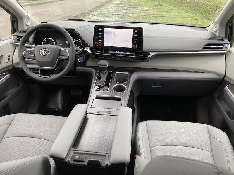 Toyota Sienna02.jpg